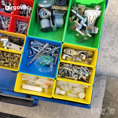 голям немски куфар с крепежи за мебели, снимка 3 - Други инструменти - 49342626