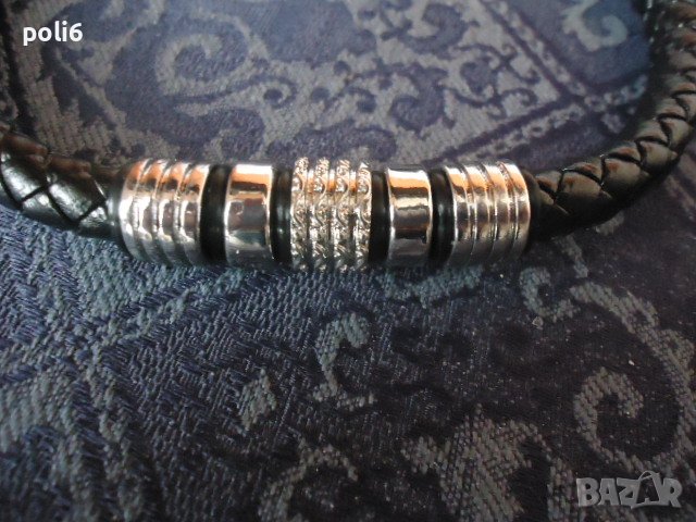 Кожена гривна Avon в кутийка, снимка 3 - Гривни - 38973199