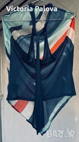 Интересен модел топ BENETTON коприна, вискоза, снимка 3 - Корсети, бюстиета, топове - 50181290