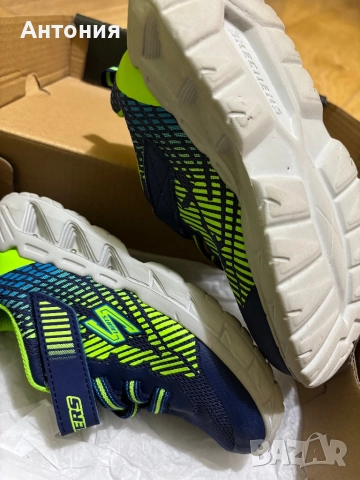 Детски маратонки Skechers lights, снимка 6 - Детски маратонки - 52442543