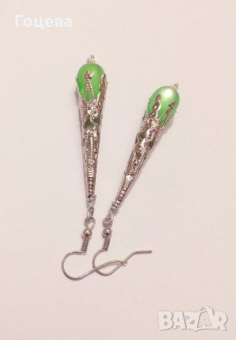 Прекрасните филигрирани Викториански обеци с изящен обков в цвят Сребро и изумрудено зелени капковид, снимка 3 - Обеци - 31901329