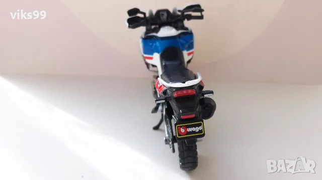 Мотор HONDA Afrika Twin Adventure Bburago 1:18, снимка 2 - Колекции - 48825046