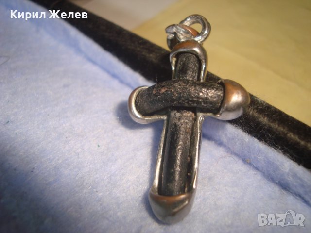 СТАРО МЕДНО СРЕБРИСТО АРТ КРЪСТЧЕ МЕДАЛЬОН с АПЛИКАЦИЯ от КОЖА 21322, снимка 4 - Колиета, медальони, синджири - 36903470