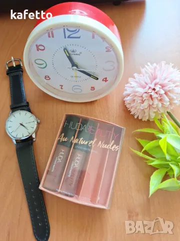 Лот будилник, мъжки часовник и две червила 