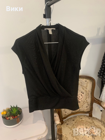 Елегантен топ S размер на H&M, снимка 5 - Корсети, бюстиета, топове - 44779413