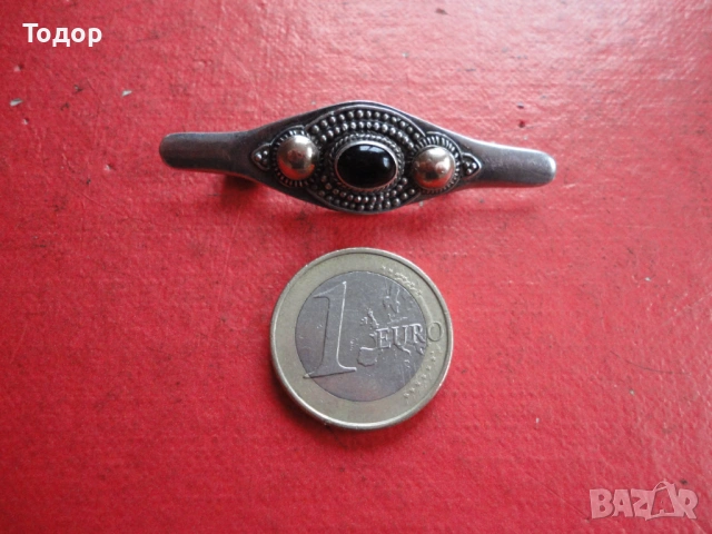 Уникална сребърна златна брошка с камък 
