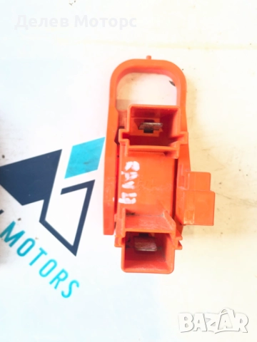 Бушон за батерия от Toyota RAV4 2.5 Hybrid, 155кс., двигател 2AR-FXE, 2018г., 93000 км, снимка 3 - Части - 51910522