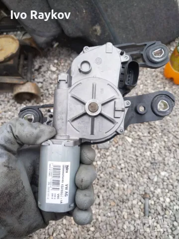 Моторче , предно стъкло Volkswagen Up , 6RU.959.801, снимка 2 - Части - 49701483