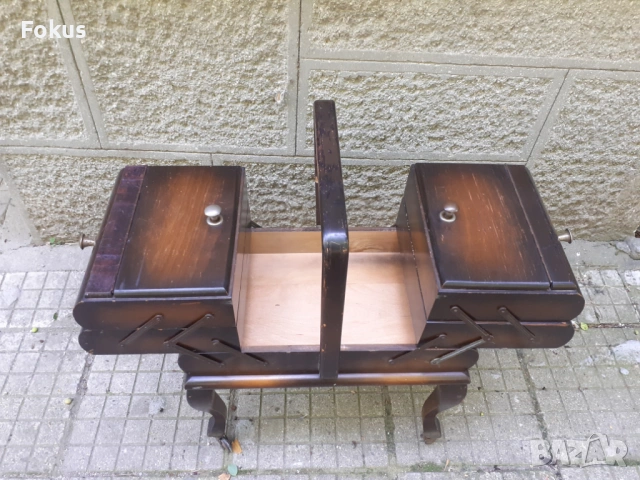 Невероятна стара антикварна тоалетка бижутерка шкафче, снимка 3 - Антикварни и старинни предмети - 53279355