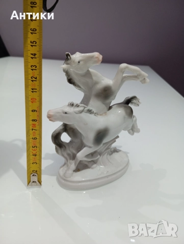  Порцеланова красива фигура с коне маркирана , снимка 4 - Декорация за дома - 52564064