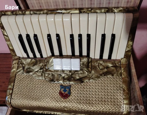 Акордеон  Barcarole/ Баркарола с калъф - 1964 г. , снимка 2 - Акордеони - 48149824