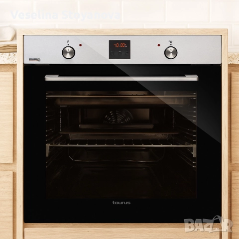 Фурна за вграждане Taurus HM778IXD – 78 L, 2600 W, 9 функции, WaterSteam Clean