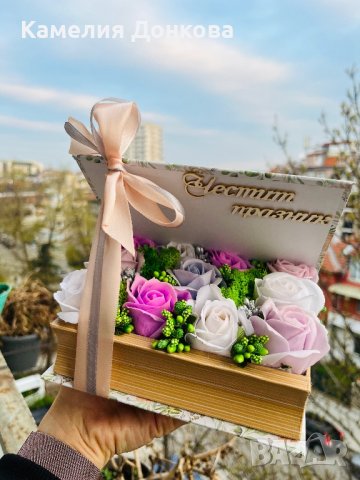 Подарък - кутия с вечни ароматни сапунени рози .За рожден ден ,за празник, за учител ,за бал. , снимка 1