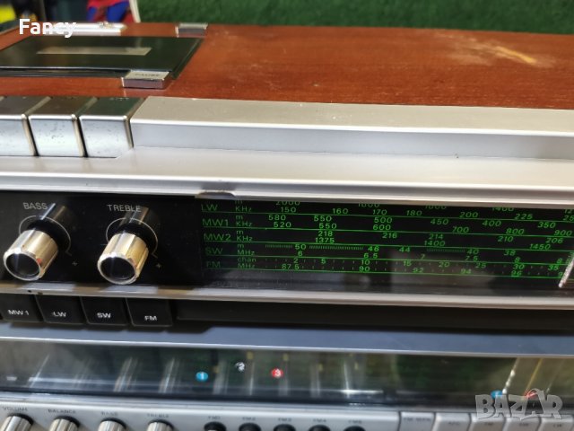 Радио касетофон Philips 811 , снимка 7 - Радиокасетофони, транзистори - 42701539