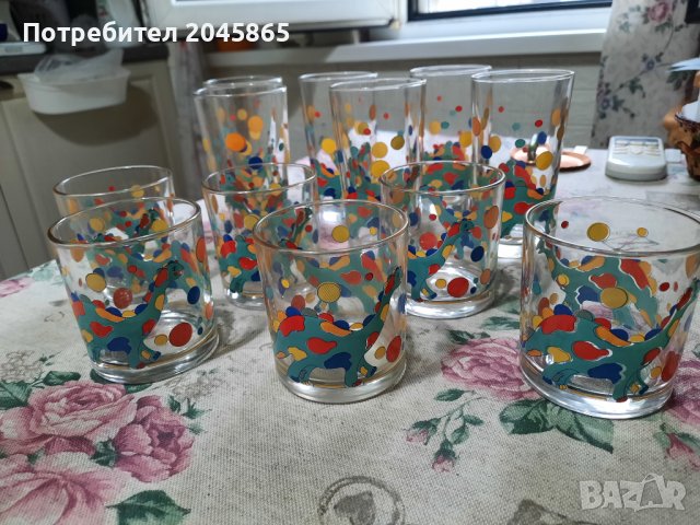Продавам два комплекта стъклени чаши