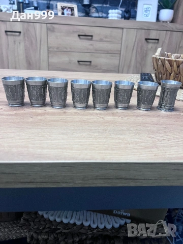 Осем колекционерски чашки от висококачествен калай