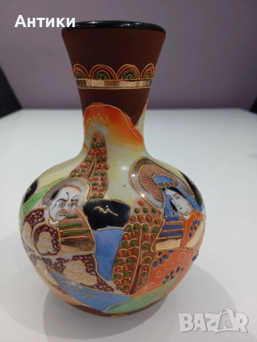 Порцеланова стара японска ваза с печат 