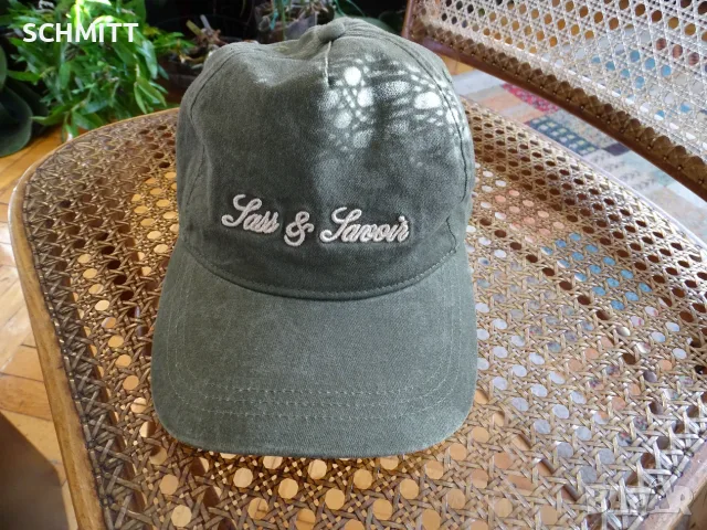 ШАПКА С КОЗИРКА '' SASS & SAVOIR '' НОВА