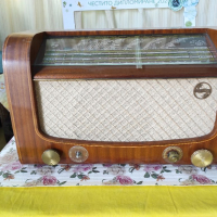 Ретро радио Philips, снимка 1 - Антикварни и старинни предмети - 36550651