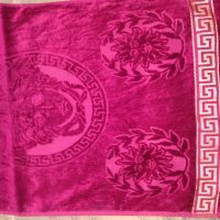 Червена хавлиена кърпа Versace, снимка 3 - Хавлиени кърпи - 30274390