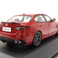 Alfa Romeo Giulia Quadrifoglio 2019 - мащаб 1:43 на Solido моделът е нов в PVC дисплей-кейс, снимка 2 - Колекции - 42718925