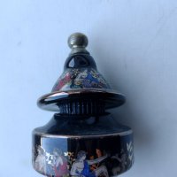 Ръчно рисувана порцеланова бутилка "парфюм и саше" със златни орнаменти и гръцки фигури., снимка 2 - Антикварни и старинни предмети - 38438604