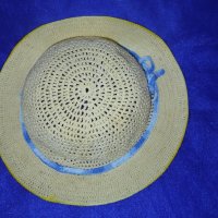 Дамска плетена шапка, снимка 2 - Шапки - 31377821