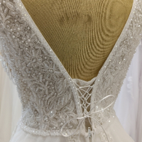 Нова Сватбена булчинска рокля с кристали под наем , снимка 4 - Сватбени рокли - 44575490
