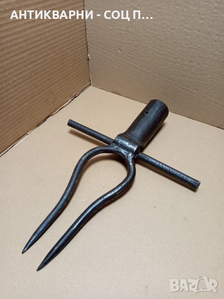 Стара Ръчно Кована Вила За Цвекло., снимка 1