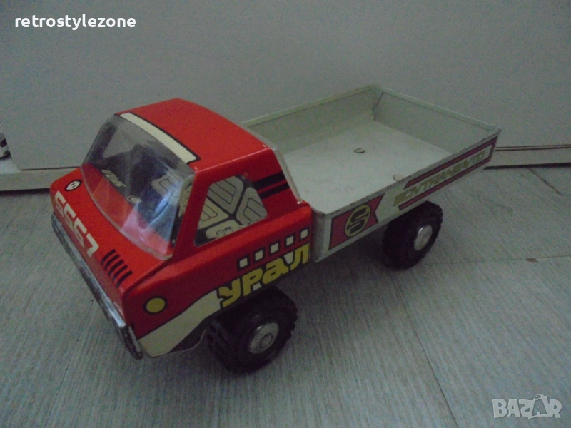 № 8367 Стара Съветска ламаринена играчка „Урал“  , снимка 1