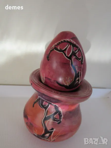 Декоративно яйце с поставка, изработено от сапунен камък, снимка 1