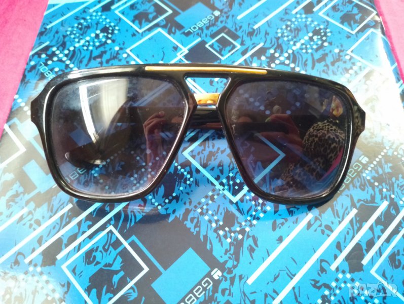 Дамски черни очила със златисти елементи, снимка 1