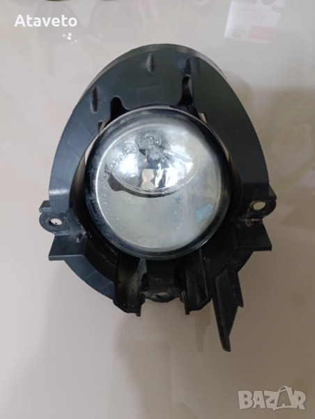 Тойота Авенсис Т27 оригинален ляв халоген с държач, снимка 1