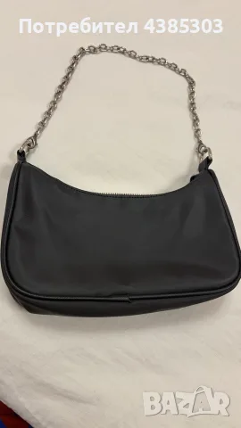 Черна чанта на Prada, снимка 2 - Чанти - 55876245