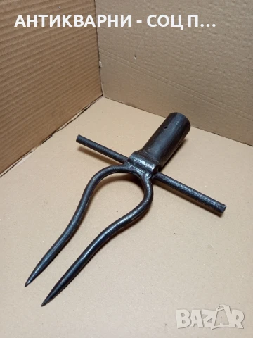 Стара Ръчно Кована Вила За Цвекло.