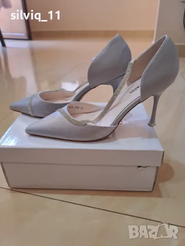 Супер елегантни сребристи обувки 