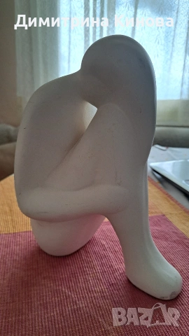 Gilde - статуетка жена 22 см бяла