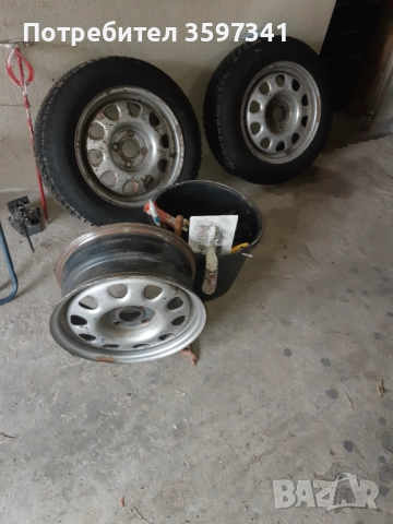 Голф 3 две зимни гуми 195/65/15 и 3 джанти