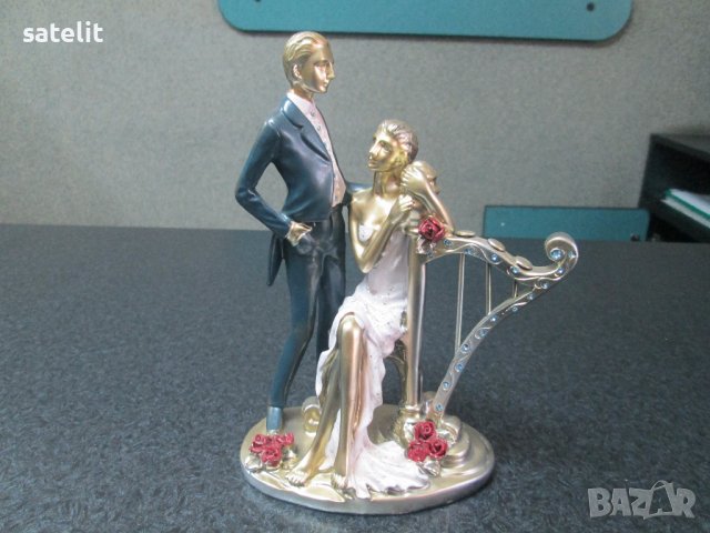 Продавам чисто нова декоративна статуетка на младоженци-много красива, снимка 1 - Колекции - 42238938
