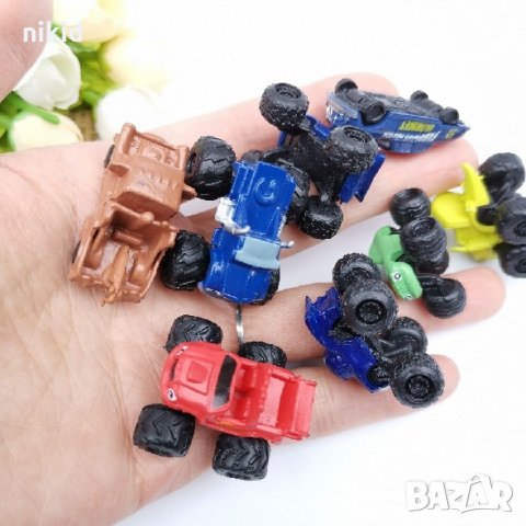 Малка кола количка Cars Макуин Маккуин колите McQueen фигурка играчка за игра и украса торта, снимка 3 - Коли, камиони, мотори, писти - 29265288