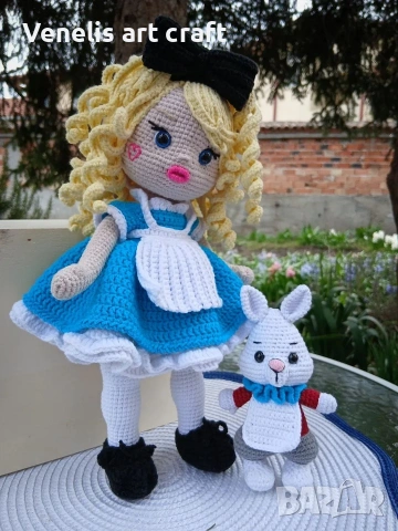 Алиса в Страната на чудесата / плетена кукла , снимка 2 - Други ценни предмети - 54061943