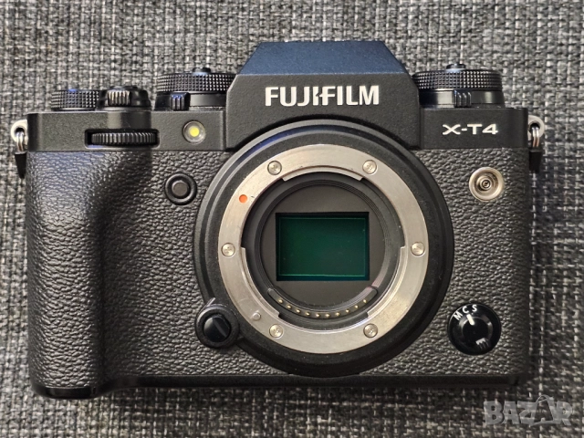 Fujifilm X-T4, 3 батерии, зарядно и 2 SD карти Самсунг