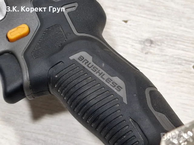 Ударен винтоверт DeWALT DCF85M McLaren F1 Team 18V 205Nm, снимка 5 - Винтоверти - 55712654