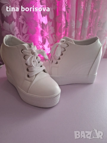 Дамски бели кецове на платформа 