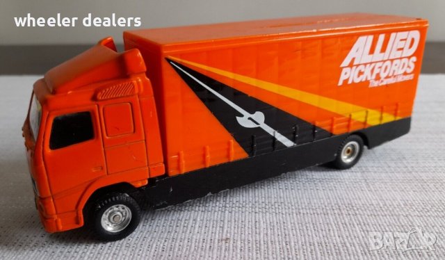 Метална количка- Corgi Камион Volvo фургон 1/64, снимка 2 - Колекции - 38532939