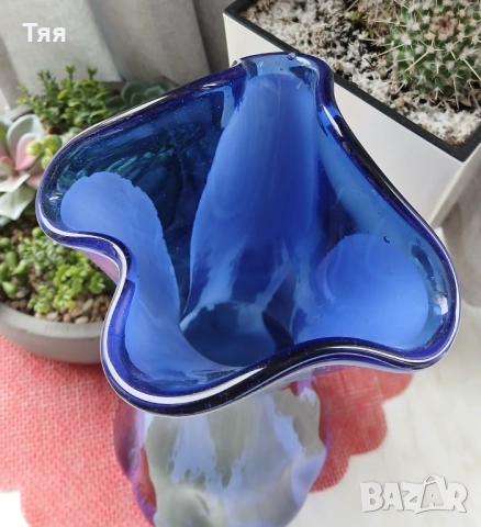 Синя стъклена ваза, снимка 3 - Вази - 53936875