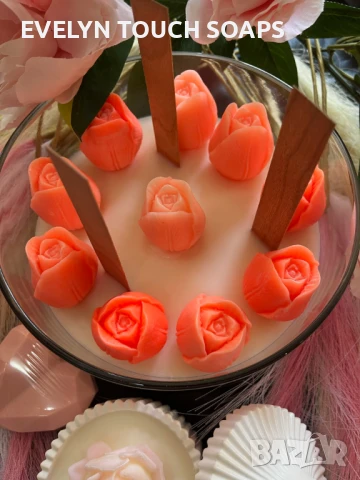 Арт свещ „Пролетна градина“ с лалета