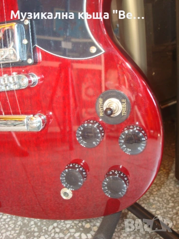 Електрическа китара с калъф, снимка 7 - Китари - 54121598