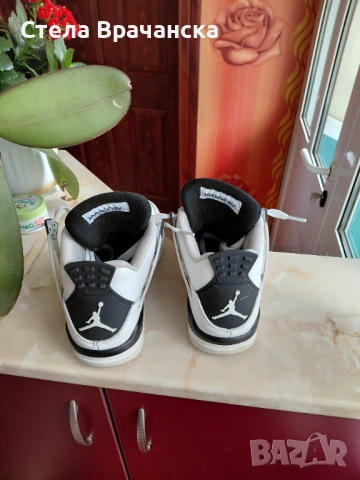 Продавам оригинални  Найк Джордан обувки , снимка 5 - Маратонки - 53885582