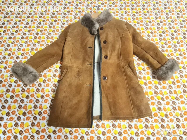 Кожухче от естествена кожа от завод ,,Свобода". Размер 32, за момиче